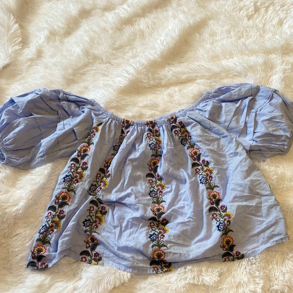 American Eagle Blue Floral Puff Sleeve Blouse